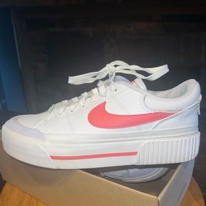 Nike court platform